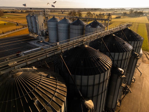 imgi_15_sunset-view-of-agricultural-silos-on-farmland